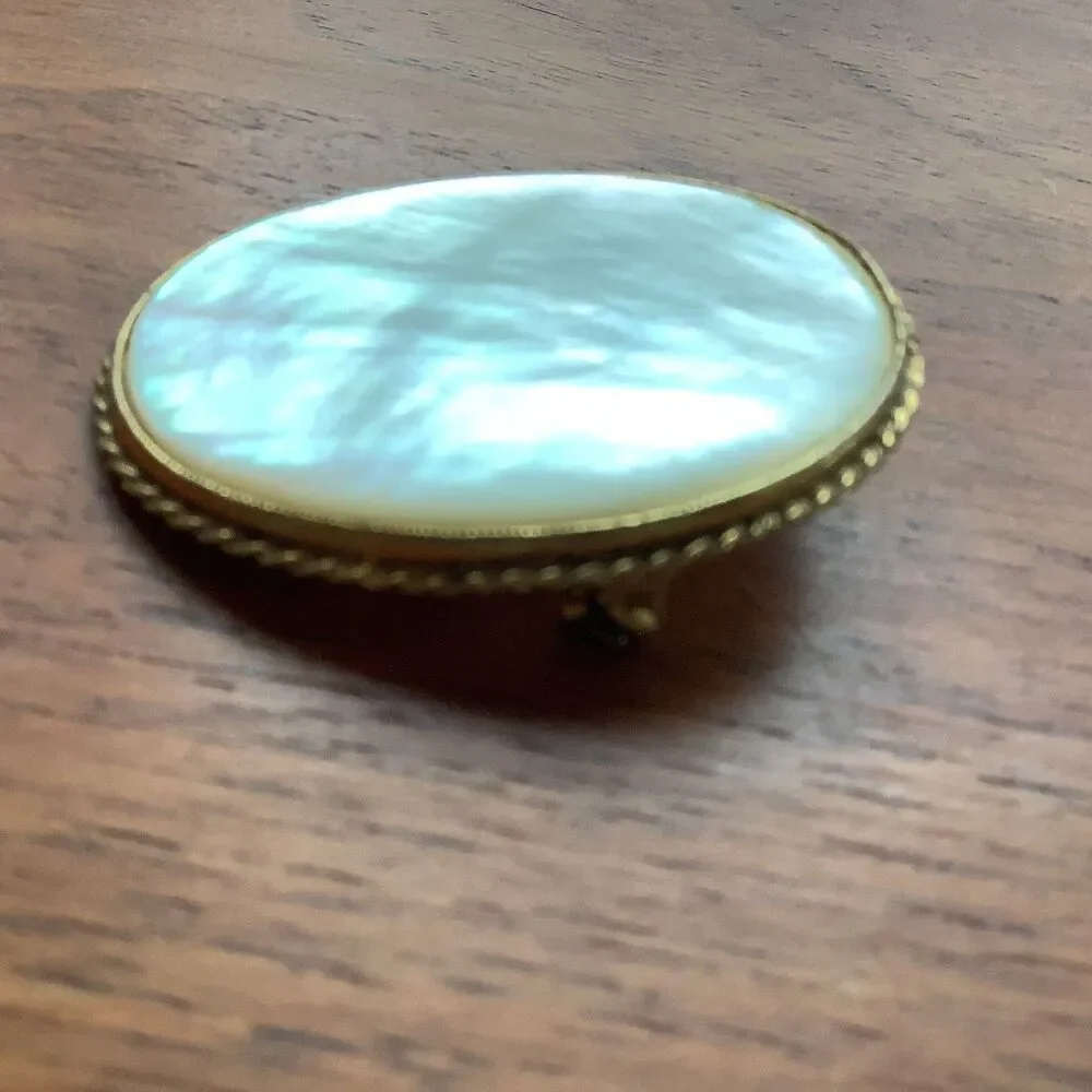 Unbranded vintage oval